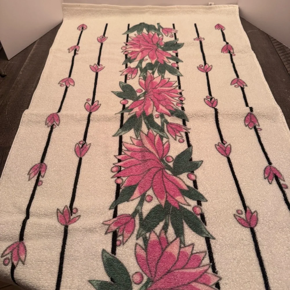 Dundee Vintage Bath Towel Wash Cloth Set White Pink Floral Bathroom Decor‎ New